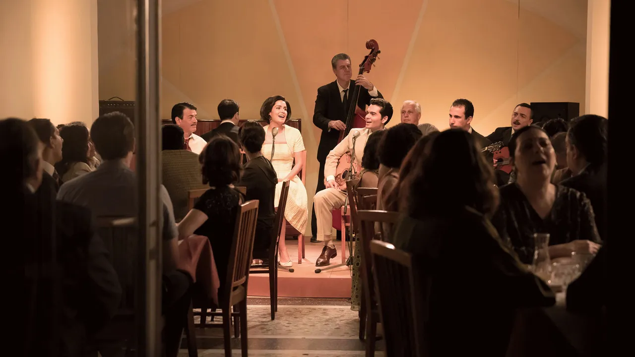 Υπάρχω - Cover