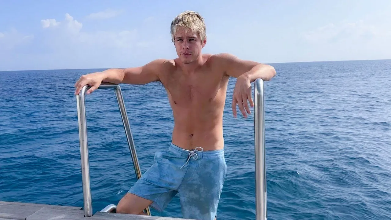 Love in the Maldives - Cover