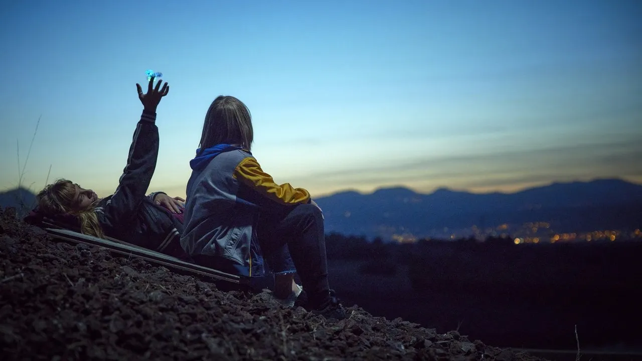 Την ίδια ώρα στη Γη - Cover