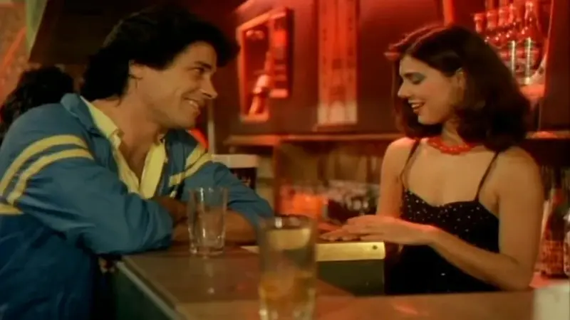 Η Στροφή - Cover