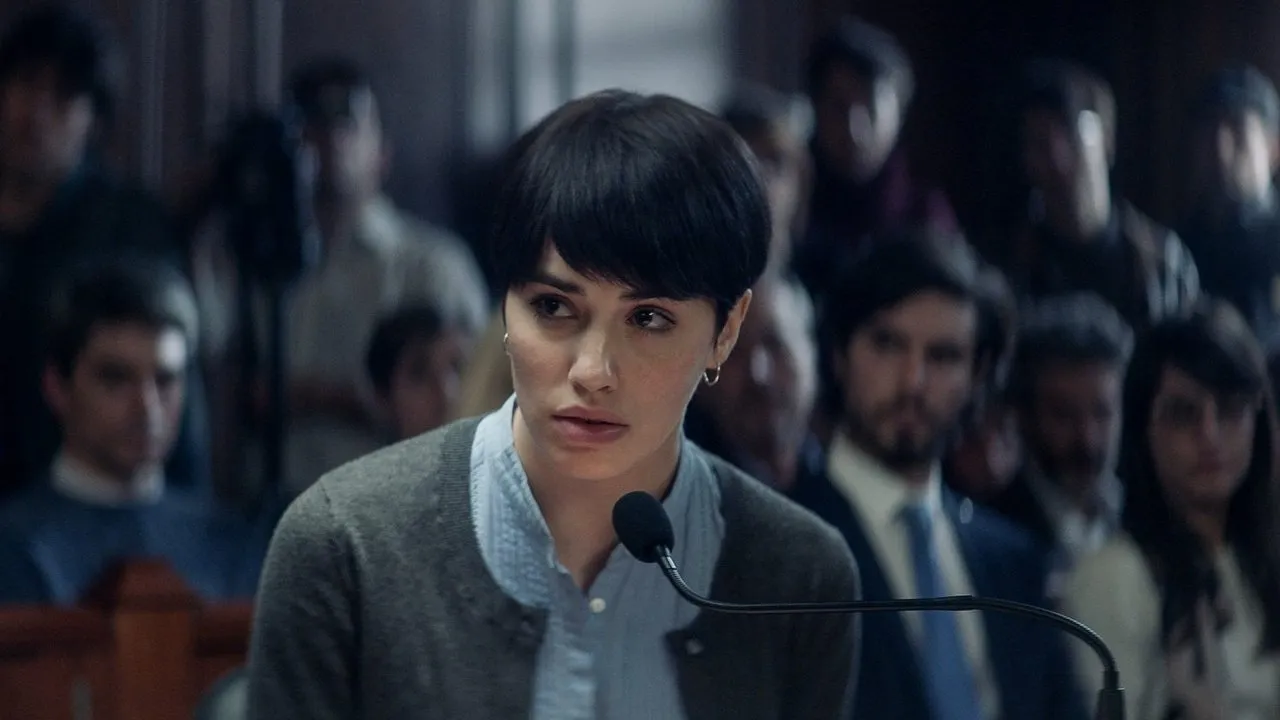 Η Κατηγορούμενη - Cover