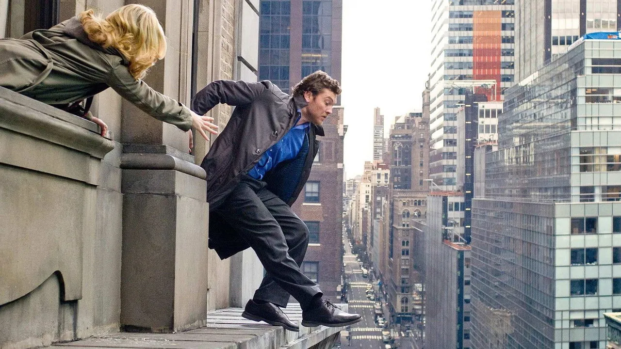 Στενά Περιθώρια - Cover