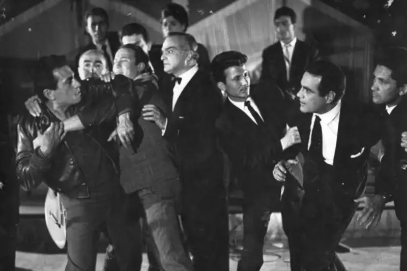 Άδικη Κατάρα - Cover