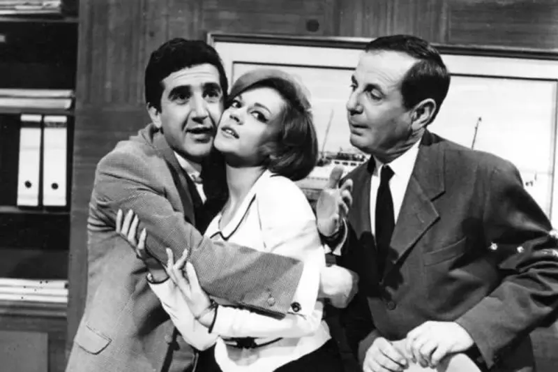 Άνθρωπος για Όλες τις Δουλειές - Cover