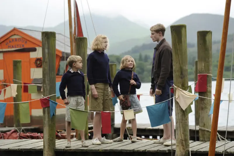 Χελιδόνια και Αμαζόνες - Cover