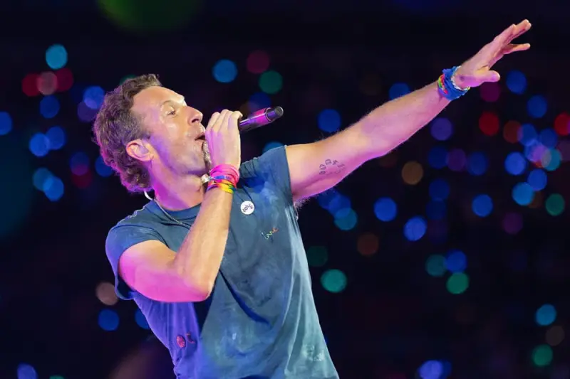 Coldplay: Live in England - Cover