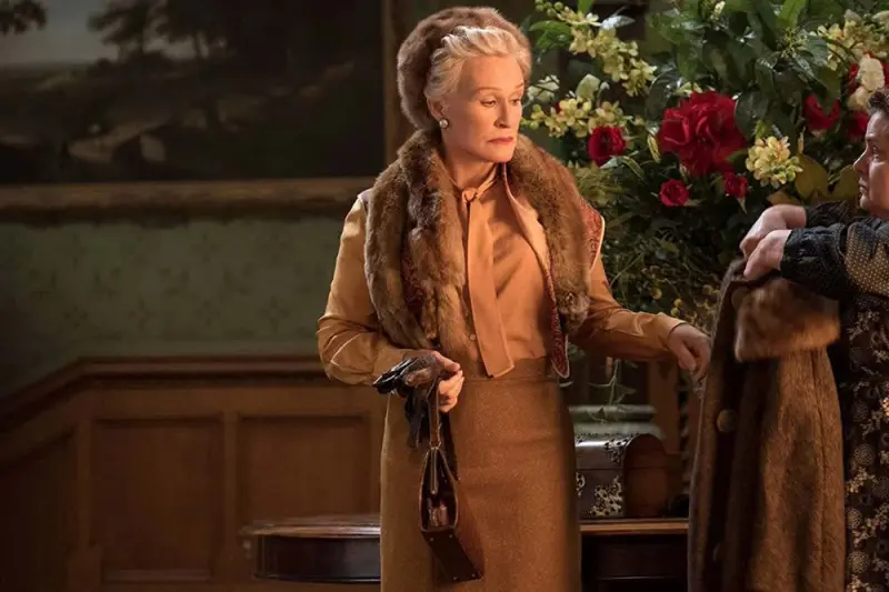 Δέκα Ύποπτοι για Φόνο - Cover