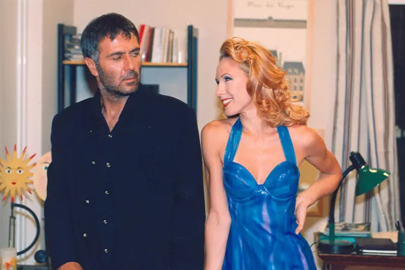 Δύο Ξένοι - Cover