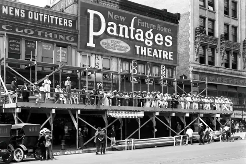 Έλληνες στο Χόλιγουντ την Εποχή του Βωβού - Cover