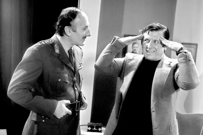 Ένα Τανκ Στο Κρεβάτι Μου - Cover