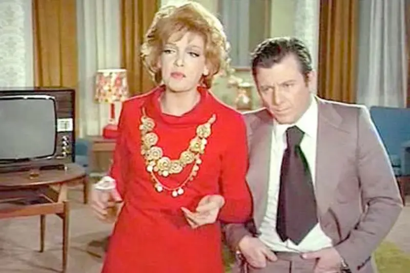 Επτά Χρόνια Γάμου - Cover