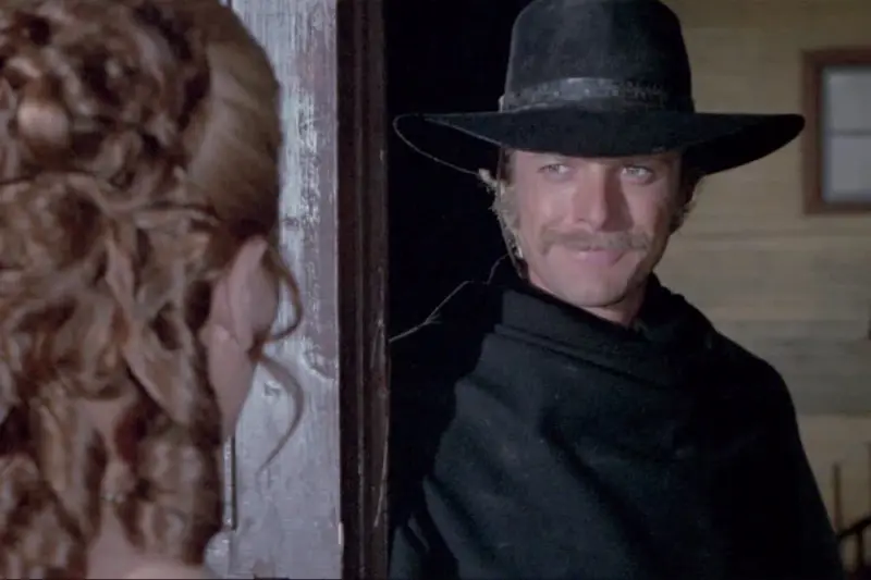 Έξω από τον νόμο - Cover