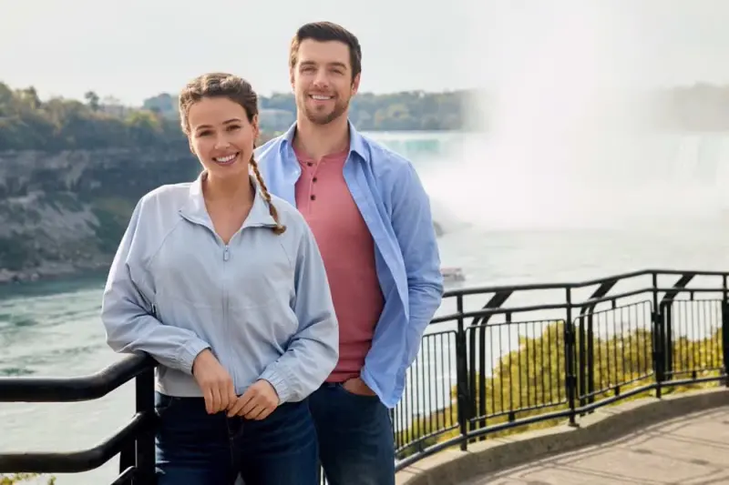 Falling in Love in Niagara - Cover