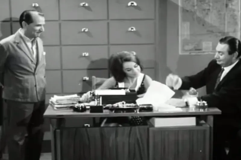 Φως, Νερό, Τηλέφωνο... Οικόπεδα με Δόσεις - Cover