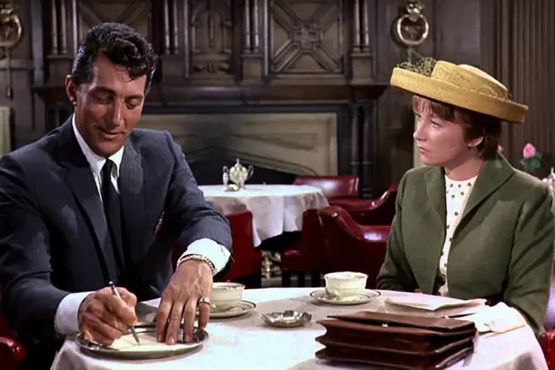 Για ένα Μισόγυμνο Κορίτσι - Cover