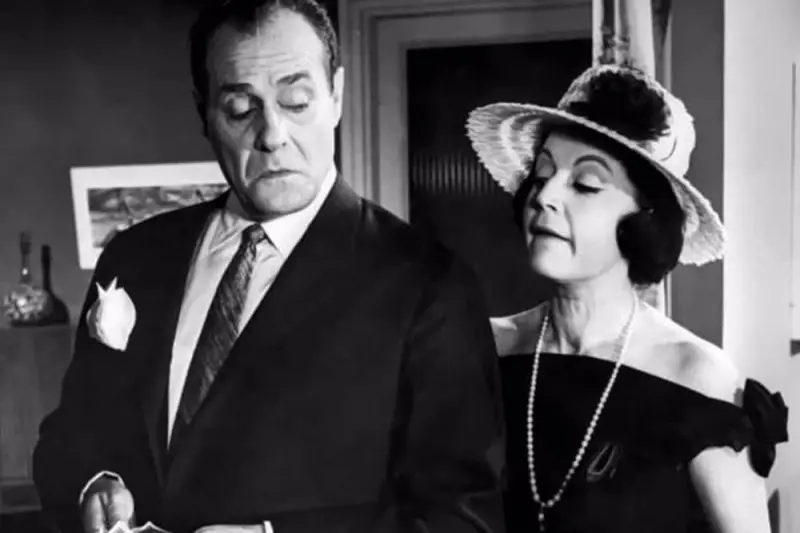 Η Χαρτοπαίχτρα - Cover