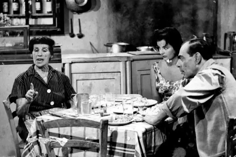 Η Κυρία Δήμαρχος - Cover