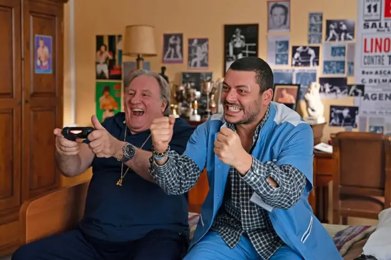 Η Πανσιόν - Cover