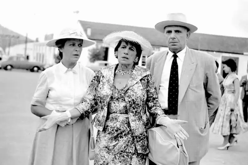 Η Θεία απ' το Σικάγο - Cover