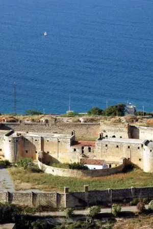 Ιτζεδίν: To Φρούριο που Έγινε Φυλακή - Poster