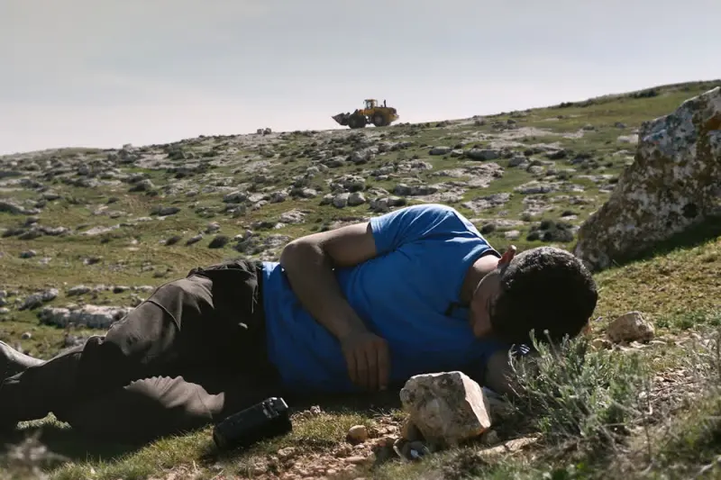 Καμία Άλλη Γη - Cover