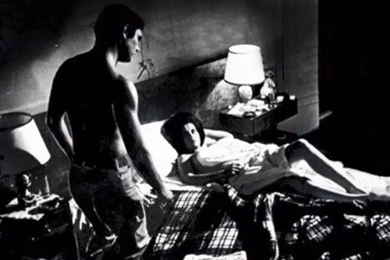 Κατηγορώ το Κορμί μου - Cover