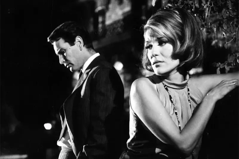 Κοινωνία Ώρα Μηδέν - Cover