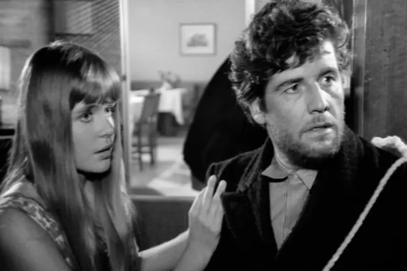 Κορίτσια στον Ήλιο - Cover