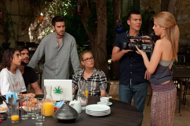 Λούφα και Παραλλαγή: Σειρήνες στη Στεριά - Cover