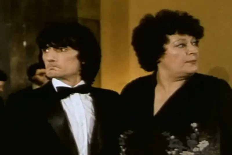 Μάντεψε τι Κάνω τα Βράδια - Cover