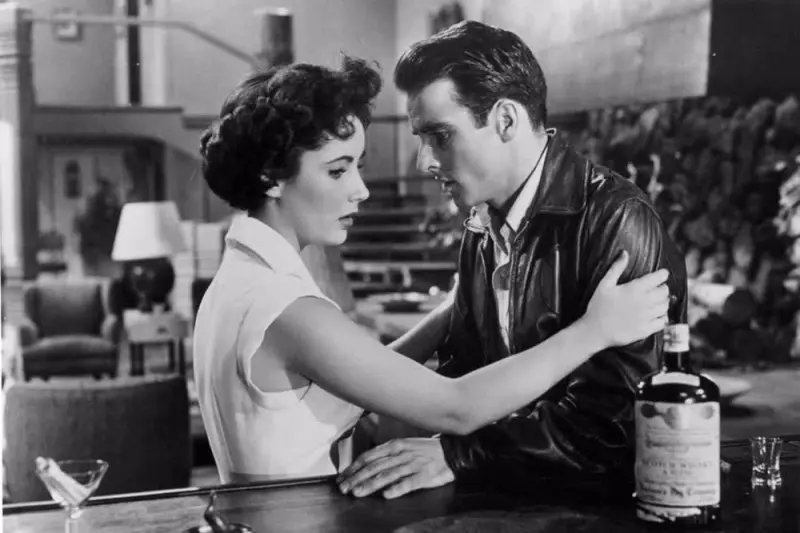 Μια Θέση στον Ήλιο - Cover