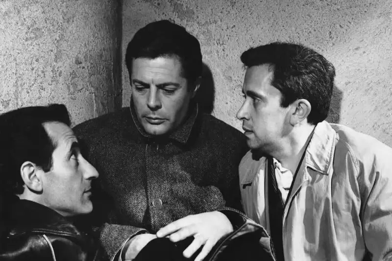 Ο Δολοφόνος - Cover