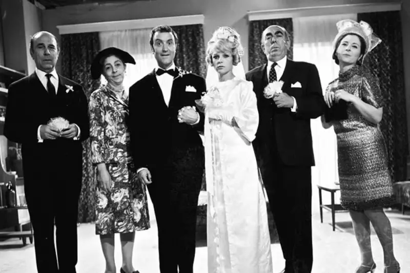 Ο Μικές Παντρεύεται - Cover