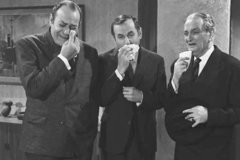 Ο Ρωμιός Έχει Φιλότιμο - Cover