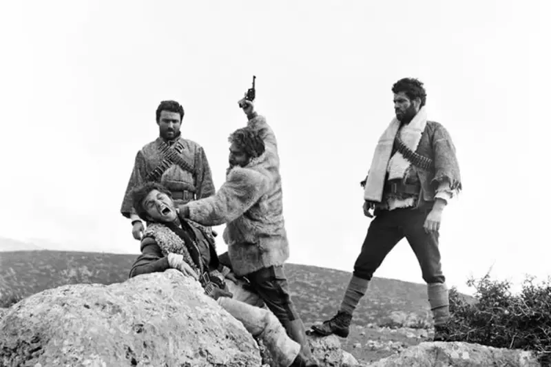 Οι Σφαίρες δεν Γυρίζουν Πίσω - Cover