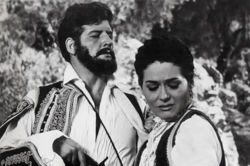 Οι Σταυραετοί - Cover