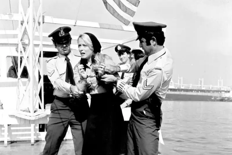 Οι Βάσεις και η Βασούλα - Cover