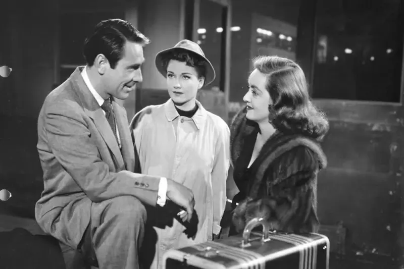 Όλα για την Εύα - Cover