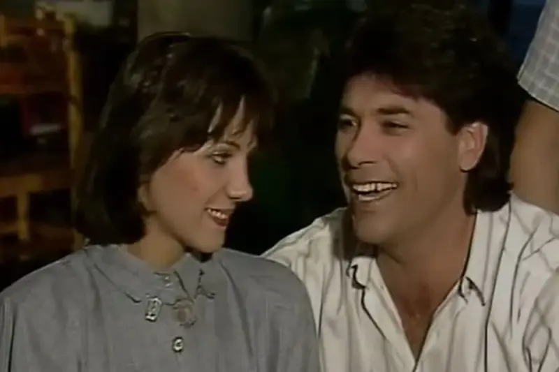 Παλικάρι στα Θρανία - Cover