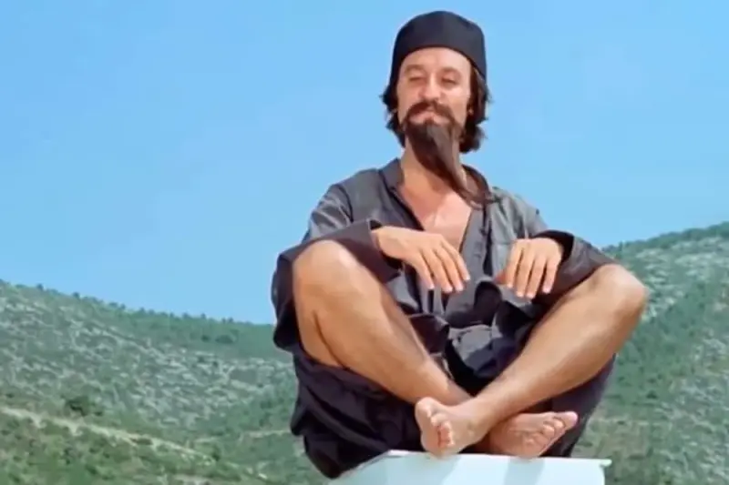 Παντρεμένος με Πεθερά - Cover