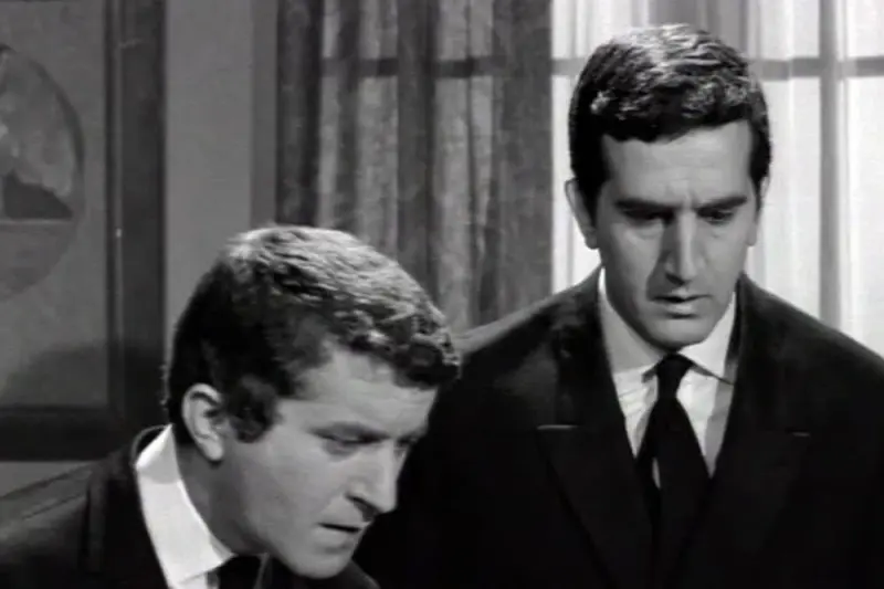 Πέντε Χιλιάδες Ψέματα - Cover