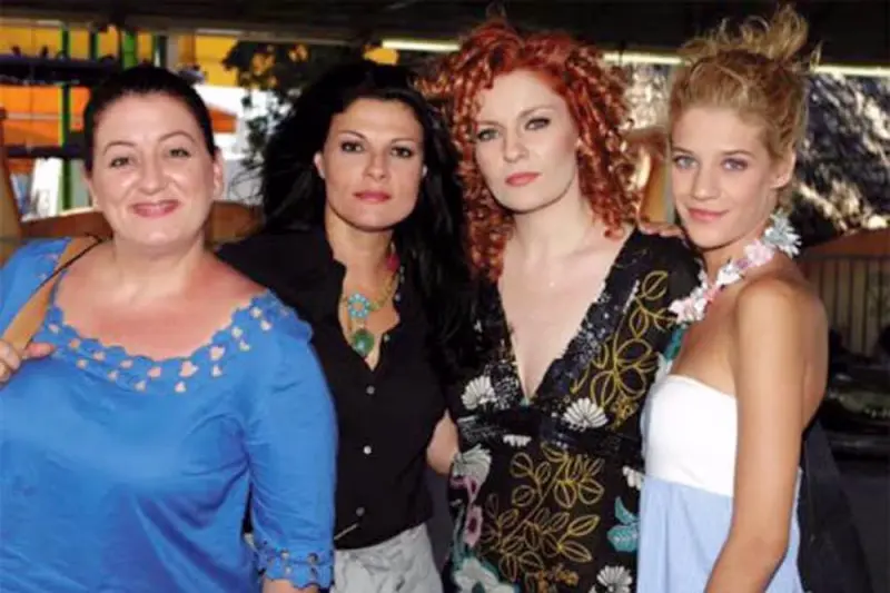 Ποιος Μας Πιάνει! - Cover