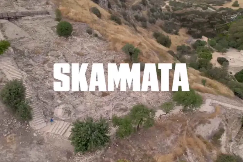 Σκάμματα - Cover