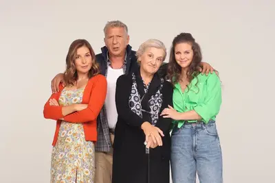 Στα Σύνορα - Cover