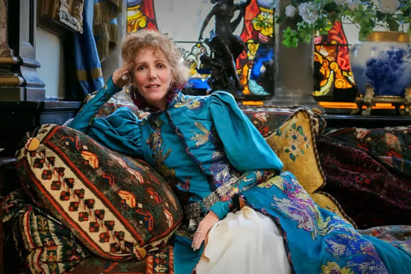 The Divine Sarah Bernhardt - Cover