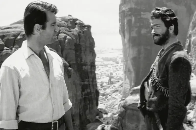 Το Χώμα Βάφτηκε Κόκκινο - Cover