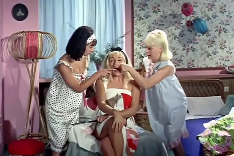 Τρία Κορίτσια από την Αμέρικα - Cover