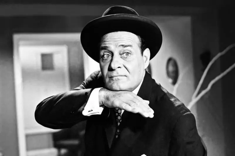 Υπάρχει και Φιλότιμο - Cover