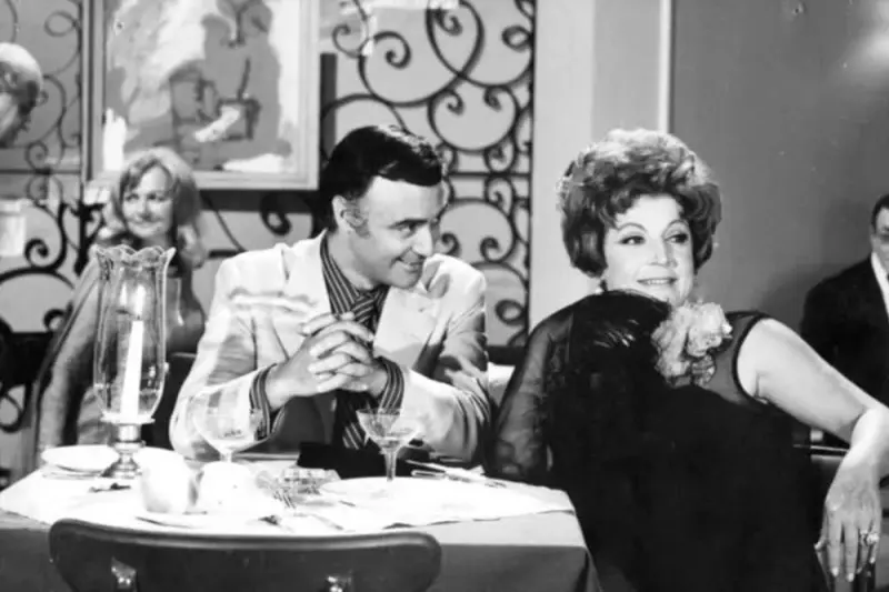 Ζητείται Επειγόντως Γαμπρός - Cover